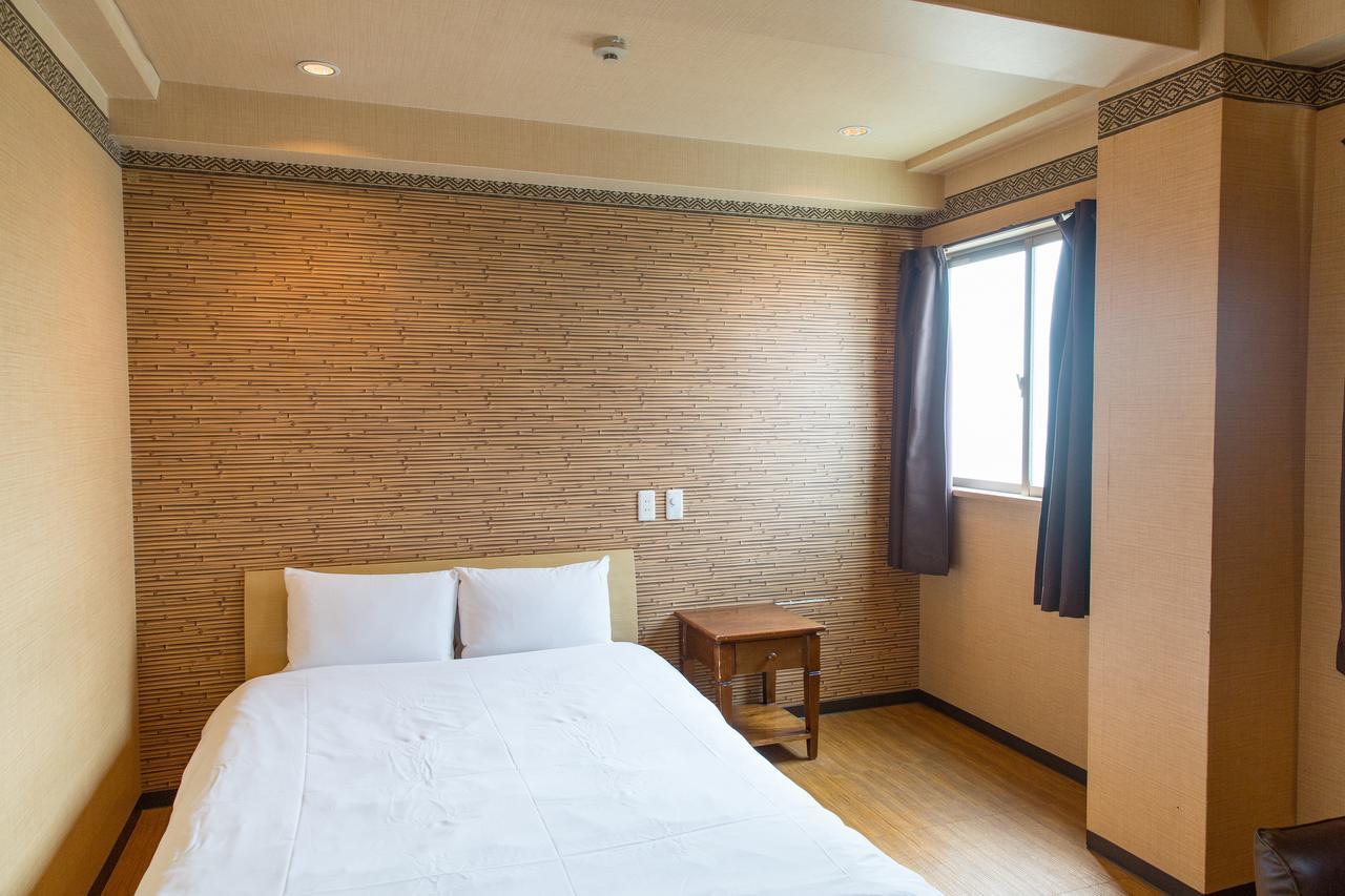 Uehonmachi Plaza Hotel (Adults Only) Osaka Buitenkant foto
