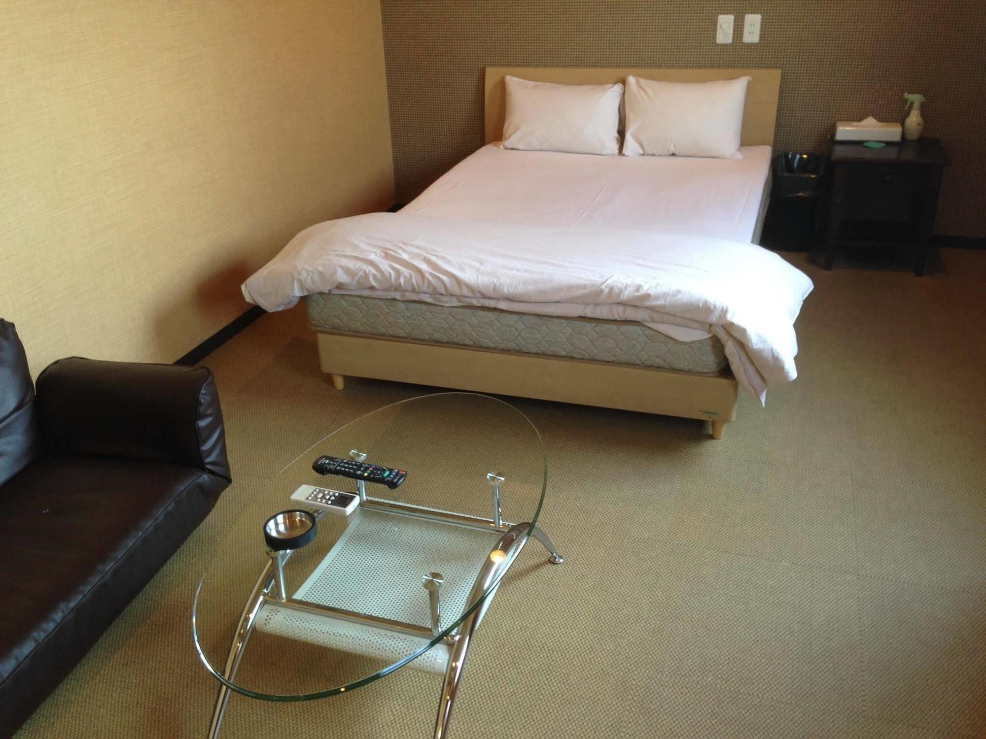 Uehonmachi Plaza Hotel (Adults Only) Osaka Buitenkant foto