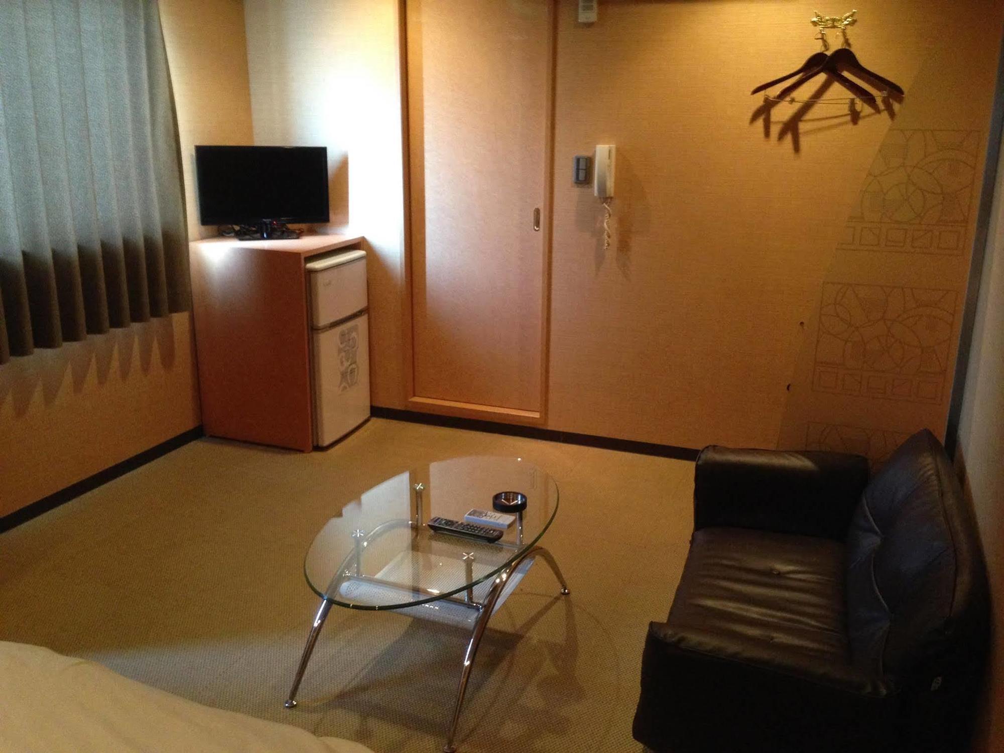 Uehonmachi Plaza Hotel (Adults Only) Osaka Buitenkant foto